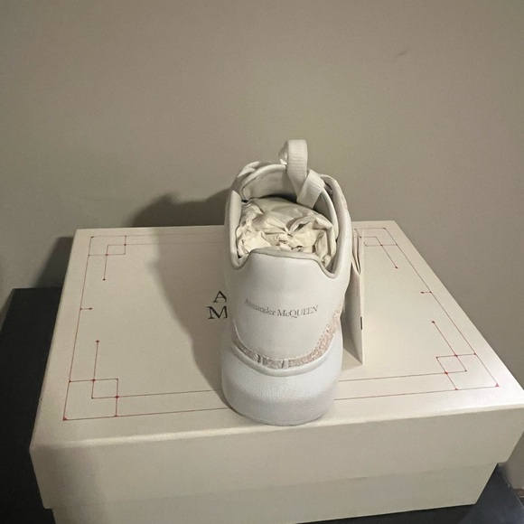 Women’s designer sneaker - Picture 4 of 5